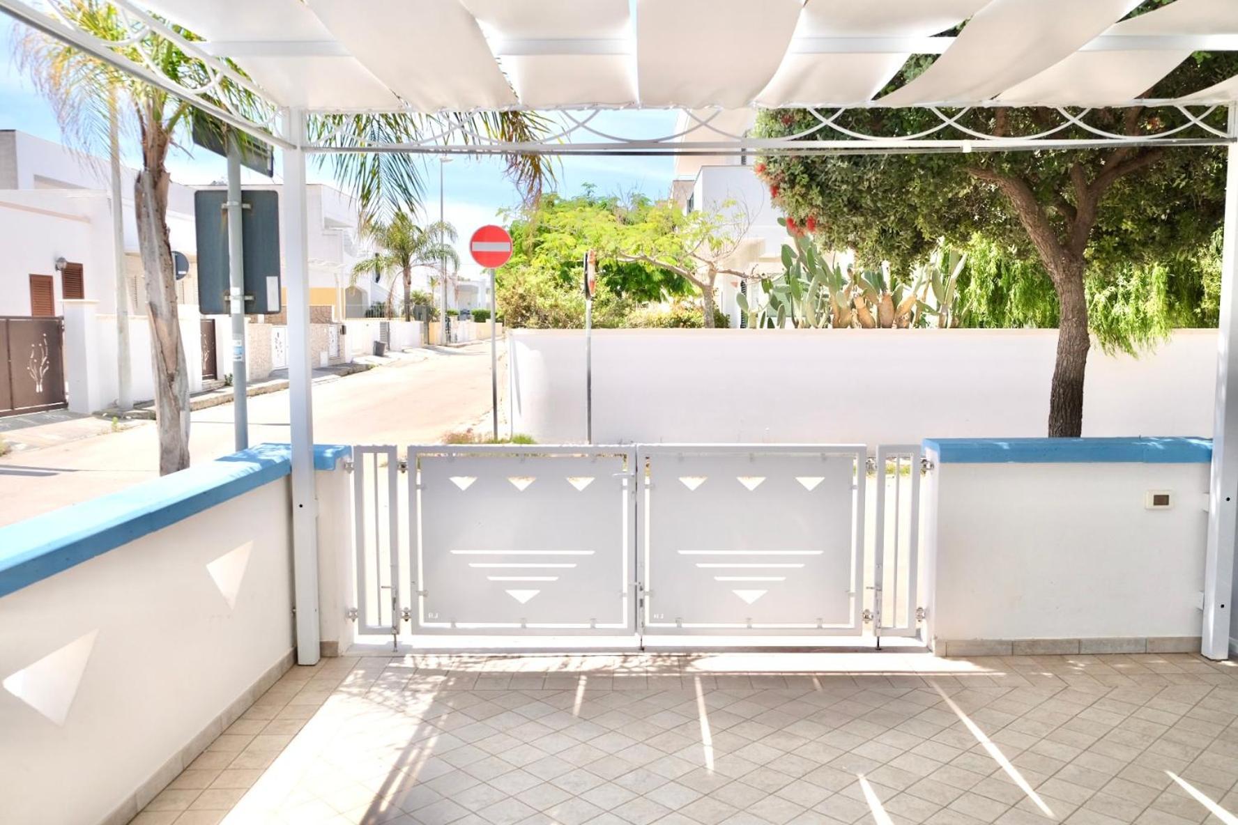 Maldive Del Salento- Your Sunny Oasis In Torre Pali